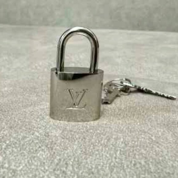 Louis Vuitton Accessories - LOUIS VUTTION SILVER LOCK @ 2 KEYS [315]